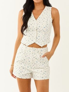 NWT Ivory Floral Button Front Vest & Shorts Set